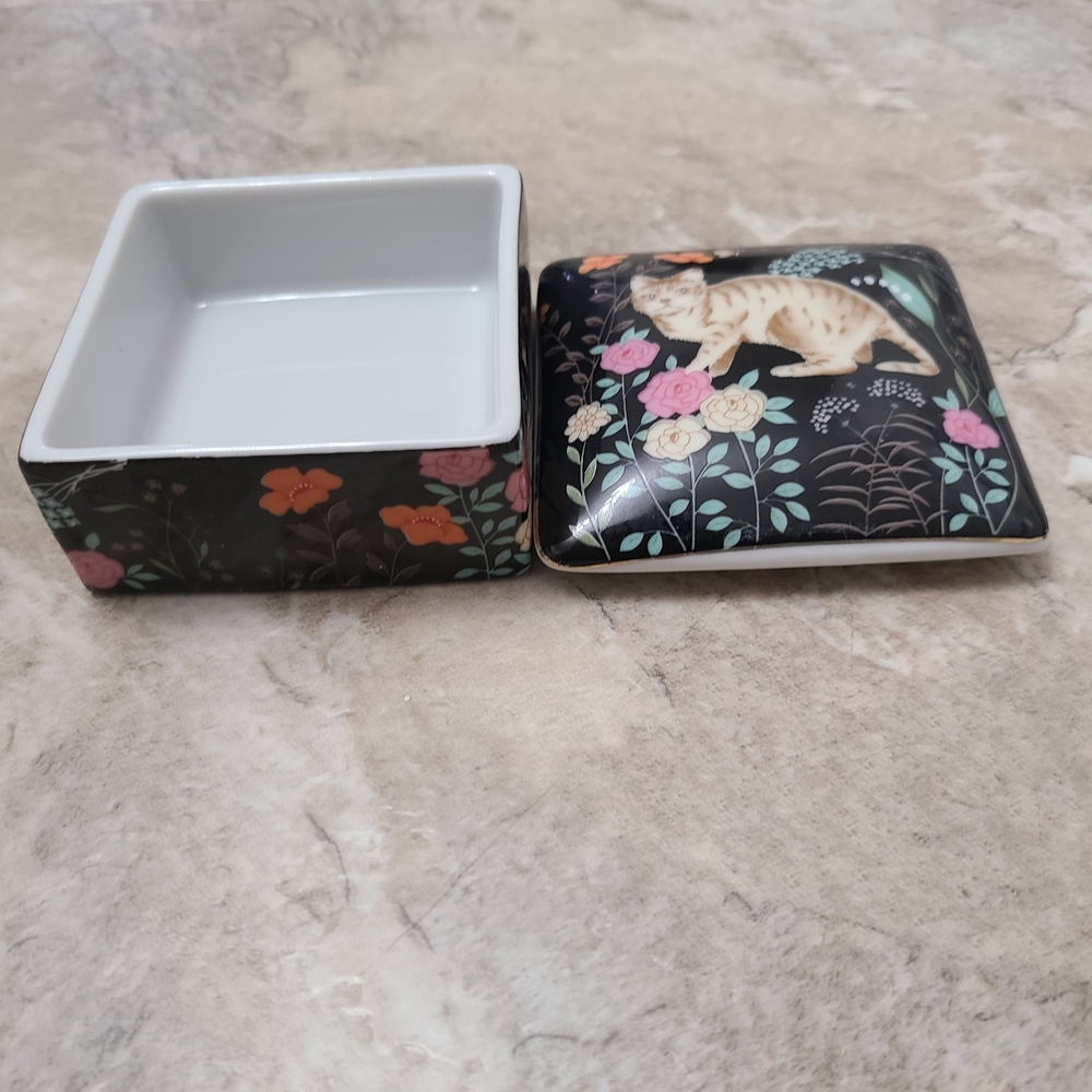 Vintage Floral Tabby Cat Porcelain Black Trinket Jewelry Box With Lid - Picture 3 of 8